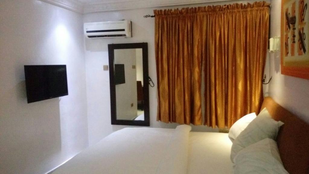 Ben Auto Hotel Lagos Exterior foto
